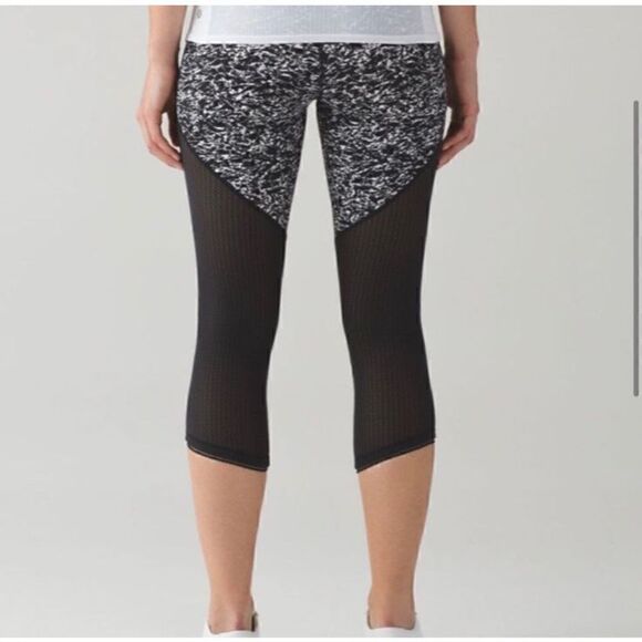 Lululemon Deep Breath Crop Iced Wave White Black Mesh Run Leggings Size 6 - Picture 2 of 10